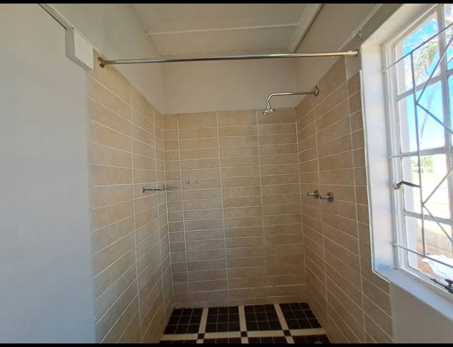 1 bed property to rent in ROUX PARK